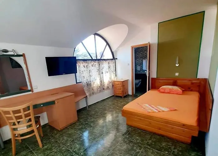 Family Flora Готель Несебир