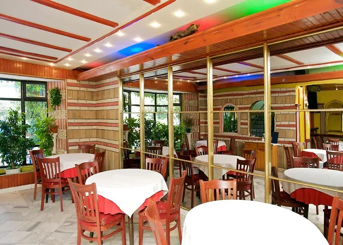 Family Flora Готель Несебир