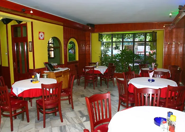 Готель Family Flora 2*