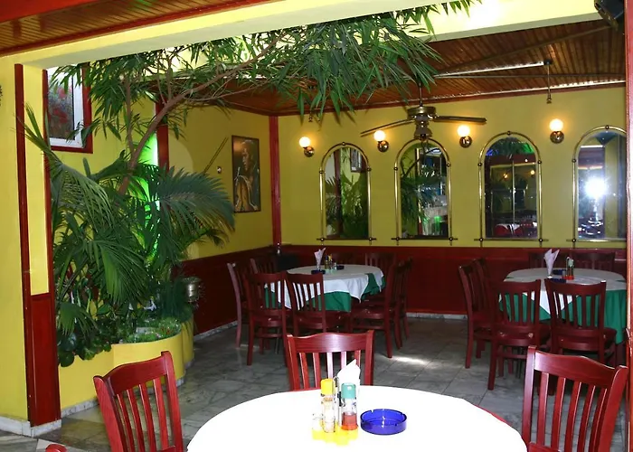 Готель Family Flora Несебир