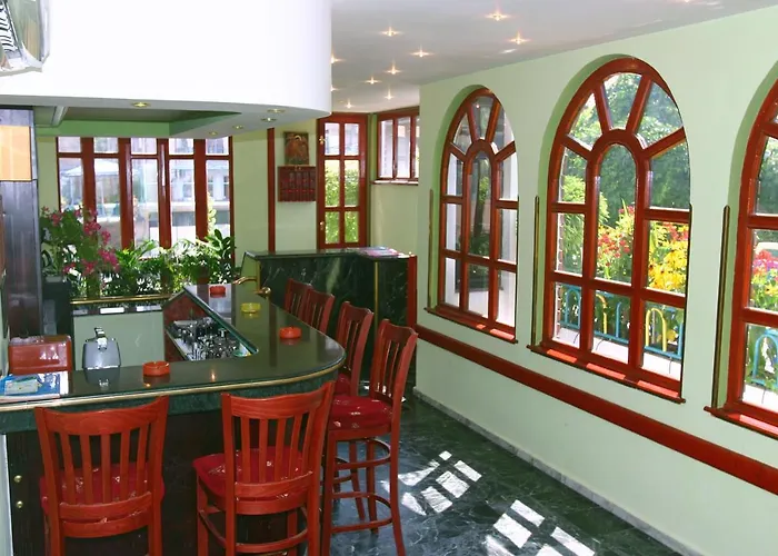 Family Flora Hotel 2*